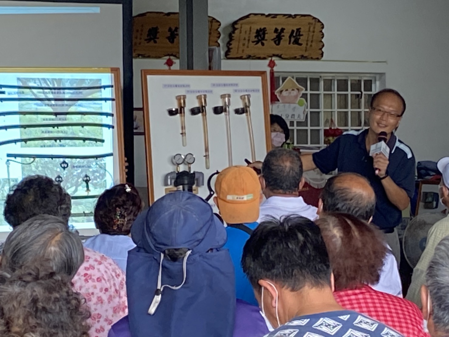 張汶肇副研究員介紹文旦花期水分管理及節水灌溉之應用