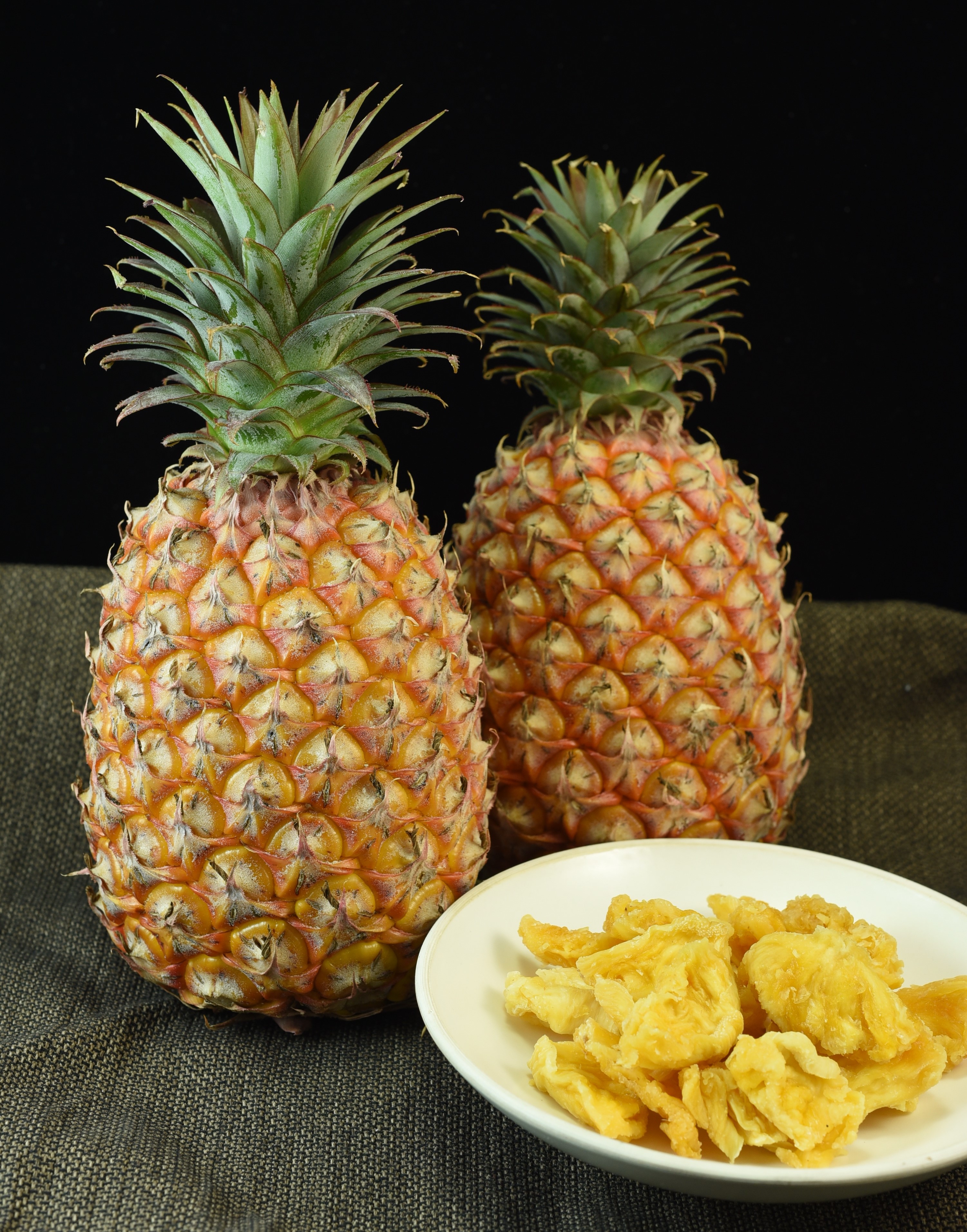 金黃飄香的鼓聲果，肉質細緻，甜度及風味均佳，是購買的首選，香Q的鳳梨乾，也是最受歡迎的健康零嘴。