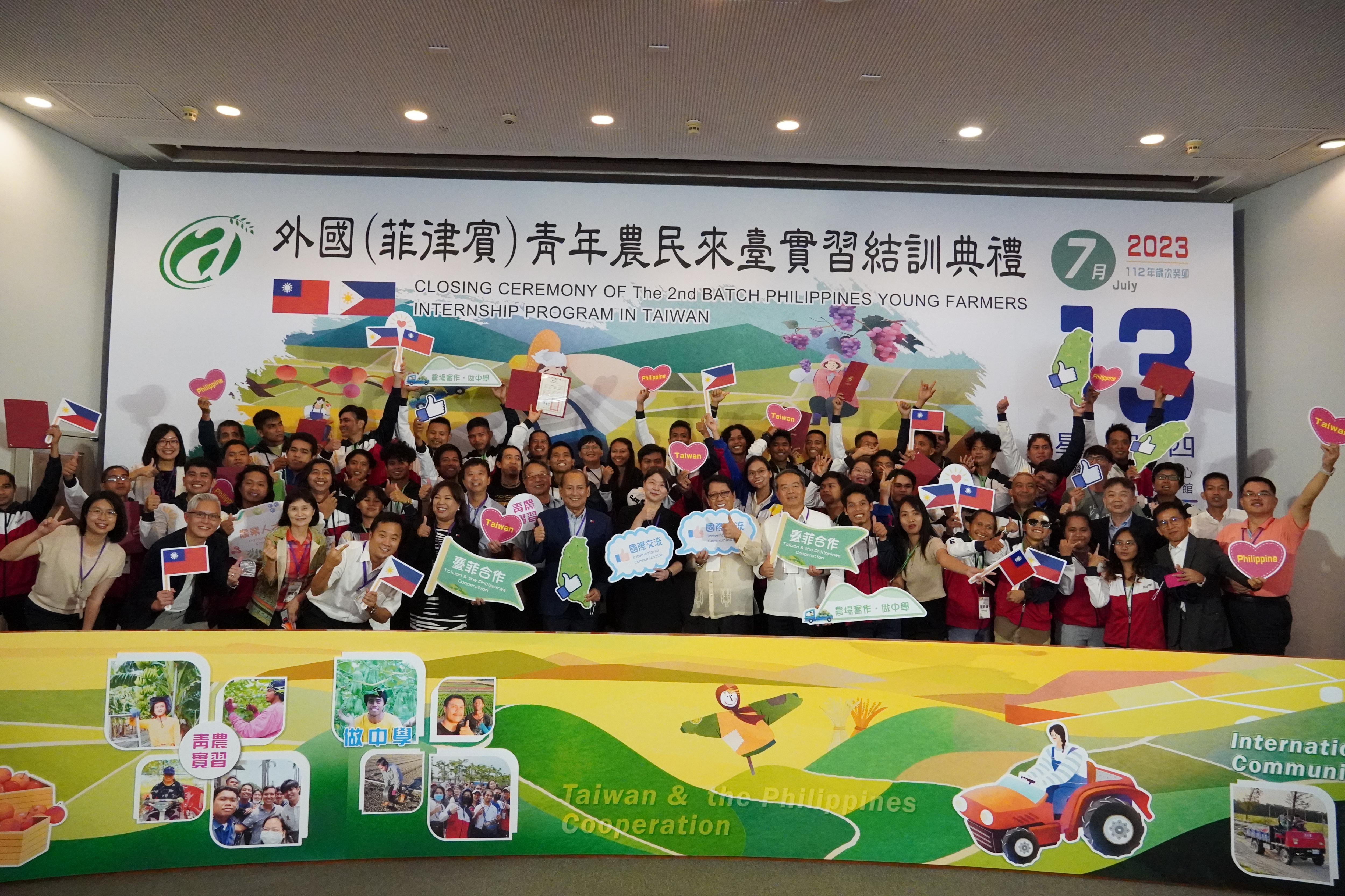 與會來賓與全體實習生大合照