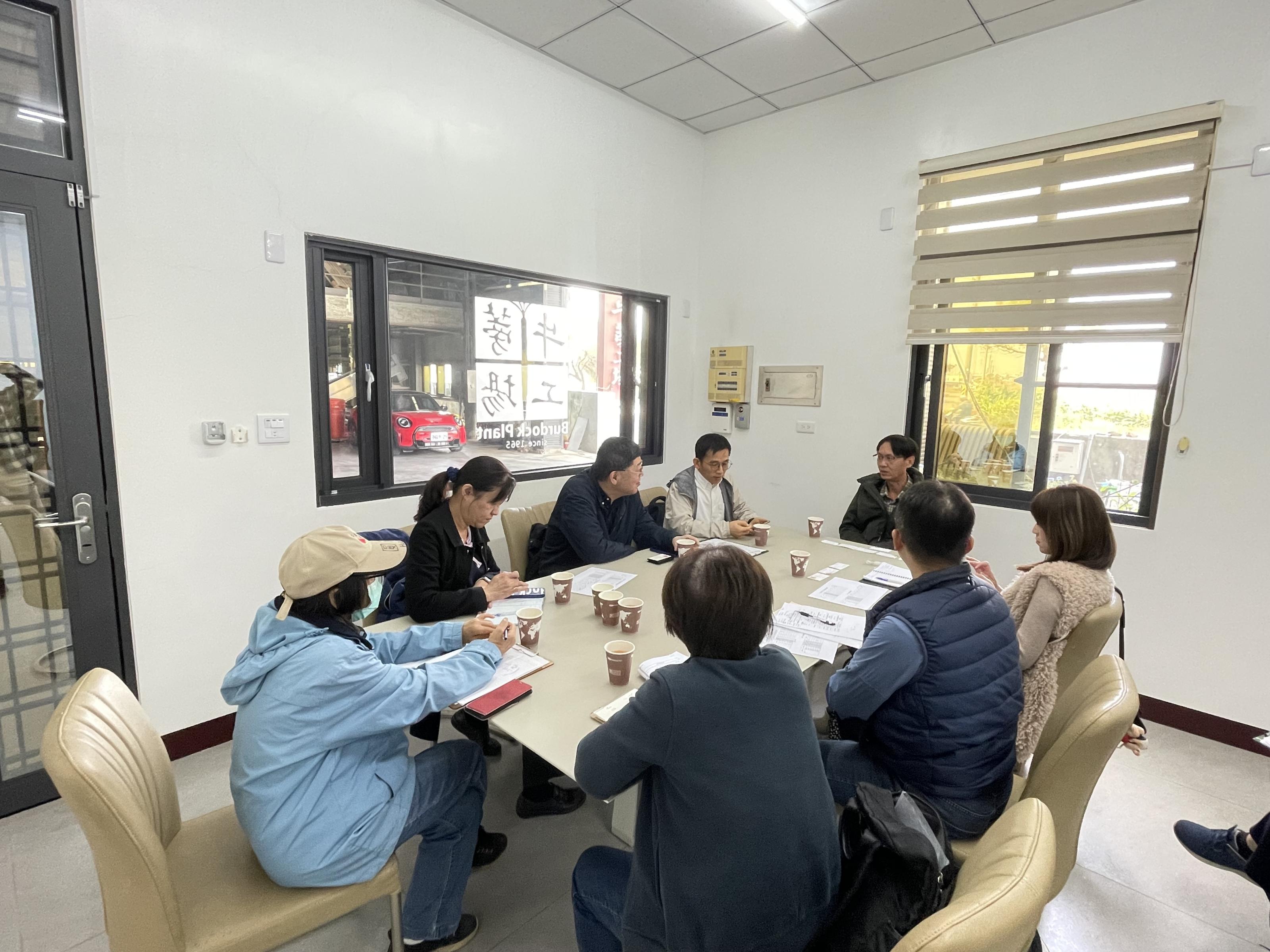 啟銘實業股份有限公司-黃啟銘總經理討論牛蒡採後處理流程