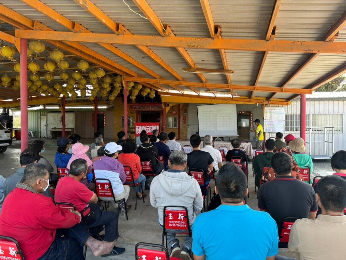 本場土壤肥料研究室毛壬杰助理研究員說明禽糞堆肥施用落花生田效益評估