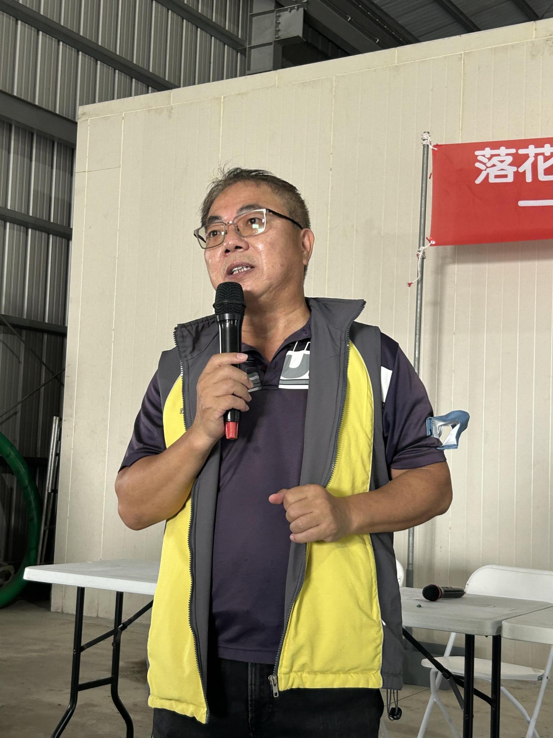 陳國憲副研究員說明落花生乾燥技術與現有機械優缺點分析