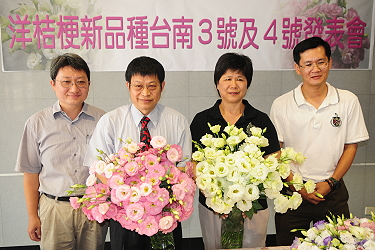 Holding press conference 
